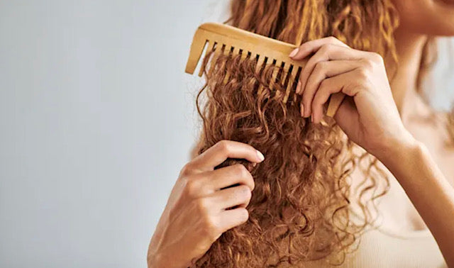 Samira Locken Pflege Die ultimative Lockendefinition: Frizz-frei und voller Sprungkraft